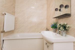 Et badeværelse på Apart-hotel I. Sirko New Building 8 floor + 22 billeder