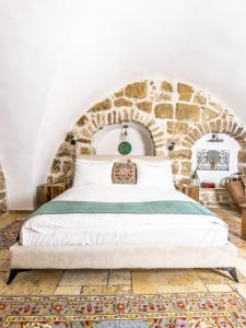 Rúm í herbergi á Flora Valley Boutique Hotel