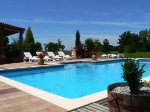 a swimming pool with lounge chairs at La Terrasse in Sorèze