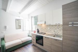 a small kitchen with a couch and a sink at Mini Appartamento con giardino in centro in Catanzaro