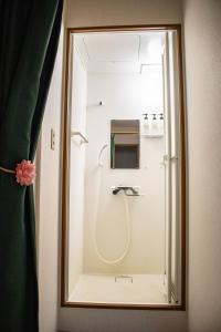 96 sqMeter, 2 Bedrooms & 2 Bathrooms , 4 min to subway, BarrierFree! Fukujutei IM101 tesisinde bir banyo