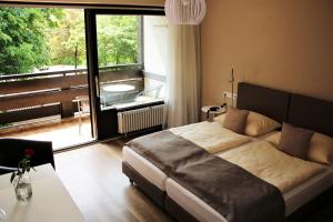 Postel nebo postele na pokoji v ubytování Hotel garni Bellevue