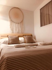 a bedroom with a large bed with a large mirror on the wall at Mała Wenecja - Apartament przy "Stodole" in Nowe Worowo