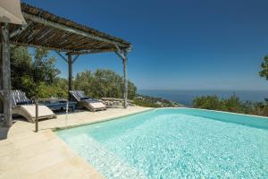 a swimming pool with a view of the ocean at Giardino dei Mirti in Gagliano del Capo