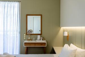 Katil atau katil-katil dalam bilik di Lefktron Hotel
