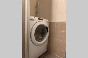 a washing machine in a corner of a bathroom at Apartman Centrum 301 in Ústí nad Labem