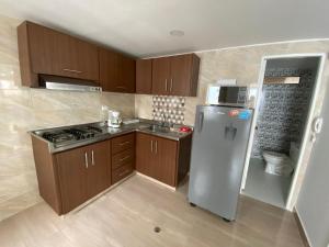 a kitchen with a stainless steel refrigerator and a microwave at Apartamento Amoblado en Cartagena de Indias in Cartagena de Indias