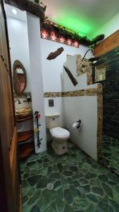 A bathroom at El Quijote Apartahotel