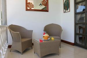 Posezení v ubytování La Digue Self-Catering Apartments