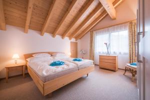 Giường trong phòng chung tại Apartment Lauberhorn, Luxury with best views