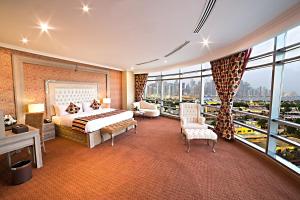 En eller flere senger på et rom på Sapphire Plaza Hotel