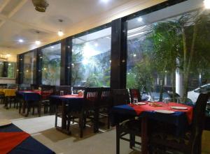 En restaurang eller annat matställe på Gulshah Hotel