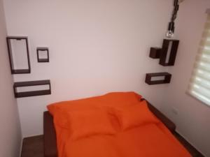 Una cama o camas en una habitación de Iznad oblaka A1