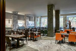 Restaurace v ubytování Dusit Thani LakeView Cairo