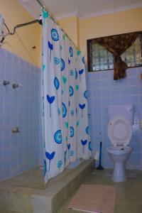 Et badeværelse på Cs Apartment Mombasa Mtwapa