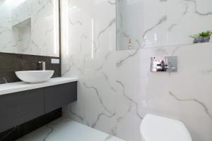 Een badkamer bij Royal VIP apartment on Franka 14