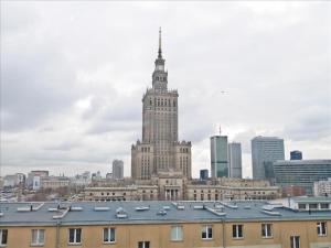Nespecifikovaný výhled na destinaci Varšava nebo výhled na město při pohledu z apartmánu