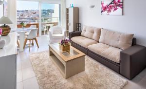 Posezení v ubytování Apartamentos Mónaco by Garvetur + 6 fotografií