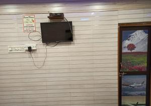 a wall with a television on a wall at Hotel Raahat Palace in Ajmer