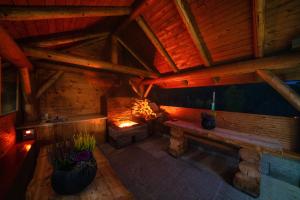 an overhead view of a room in a wooden cabin at Domek DeLuxe Spa z sauną i jacuzzi- Nowy Targ blisko Zakopanego i Białki Tatrzańskiej in Nowy Targ