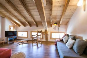 A seating area at Chalet Iseran