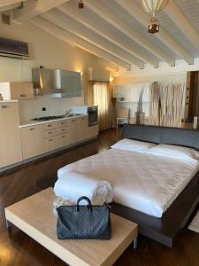 A kitchen or kitchenette at Molino Apartments