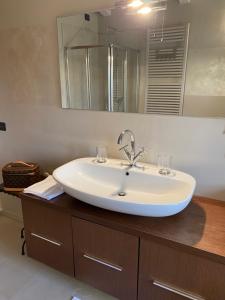 A bathroom at Molino Apartments