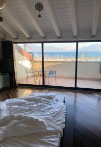 A bed or beds in a room at Molino Apartments