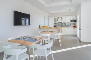 a kitchen and dining room with a table and chairs at Villa Ariele in Sorrento