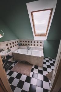 Koupelna v ubytování Pannónia Apartment + 16 fotografií