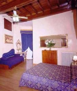a bedroom with a purple bed and a mirror at Hotel Abaco in Florence