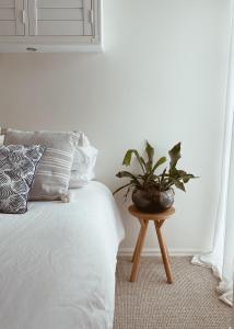 Ένα ή περισσότερα κρεβάτια σε δωμάτιο στο The Loft - beautiful central Barossa apartment