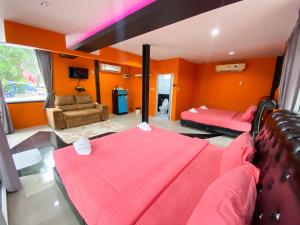 TV a/nebo společenská místnost v ubytování Natthapon Resort Kaeng Kachan