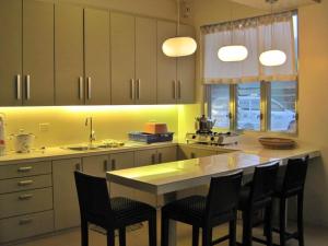 Kuchyň nebo kuchyňský kout v ubytování Agreeable Family Baguio Suites