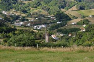 a view of a hill with a village in the distance at casa Eira Alta in Santa Bárbara