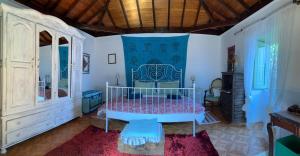 a bedroom with a bed in a room at Ecoartejeda Casita original in Tejeda