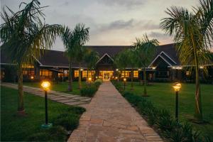 Garður fyrir utan Ciala Resort Hotels In Kisumu