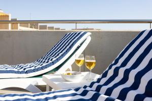 Nápoje v ubytování MEDANO Surf Beach Holiday Home by Sunkeyrents