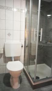 Koupelna v ubytování Gut Römerhof + 32 fotografií