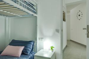 Ein Bett oder Betten in einem Zimmer der Unterkunft 1b Srv