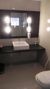 A bathroom at Hotel Aram