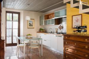 Virtuvė arba virtuvėlė apgyvendinimo įstaigoje Podere Sant'Alessandro