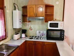 Kuchyňa alebo kuchynka v ubytovaní MEDDAYS VILLA MARIE