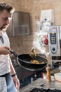 Kuchyň nebo kuchyňský kout v ubytování Hotel-Gasthof Deixelberger