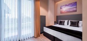 Cama ou camas em um quarto em MENALO HOTEL PREMIUM ISTANBUL AIRPORT