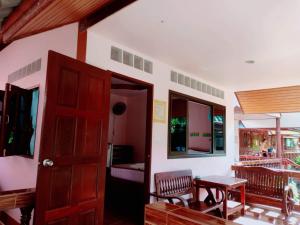 Gallery image of Silver Beach Bungalow in Haad Yao