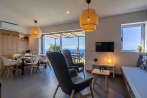 TV a/nebo společenská místnost v ubytování Villa Fauna - Nature & Tranquility - Heated pool optional