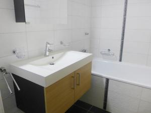 Koupelna v ubytování Apartment Andromède 2-pièces A24 by Interhome