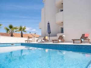 Bazén v ubytování Apartment Villa 2 Pools-1 by Interhome nebo v jeho okolí