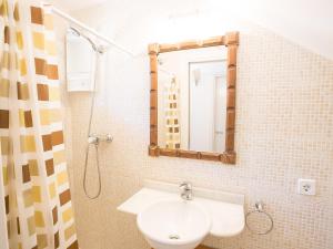 Kúpeľňa v ubytovaní Holiday Home Michele by Interhome + 9 fotografií